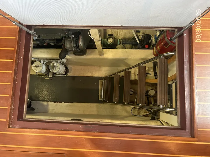 Slide: The Image of 42' Sabre engine room access - 8509844