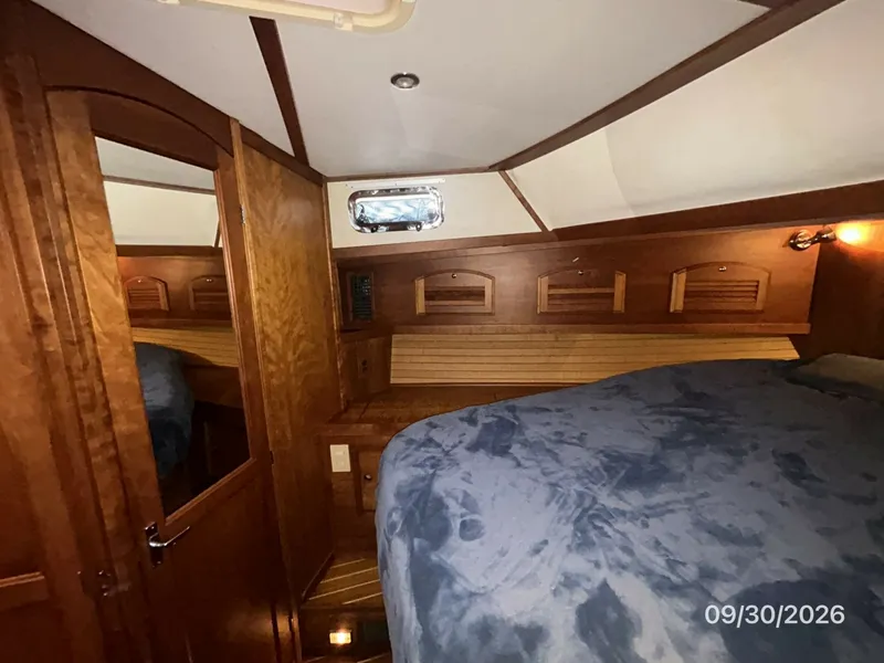 Slide: The Image of 42' Sabre master stateroom port - 8509890