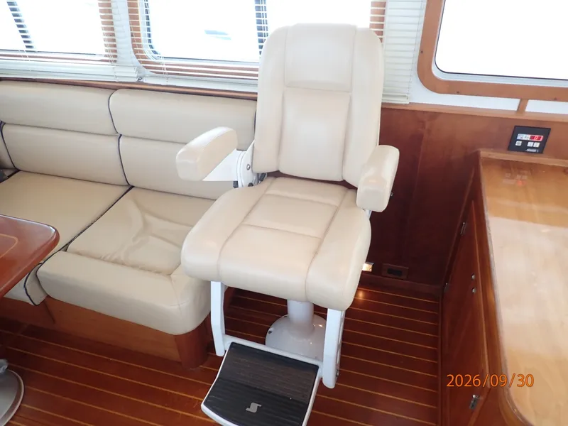 Slide: The Image of 42' Sabre salon mate seat - 8509900