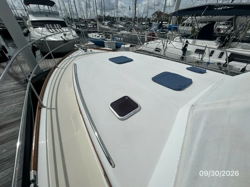 Slide: The Image of 42' Sabre foredeck1 - 8509868