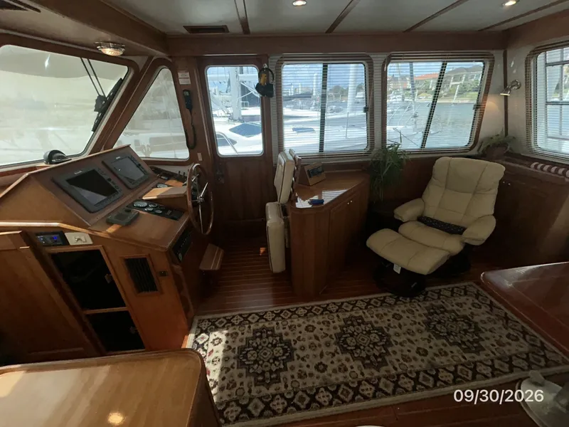 Slide: The Image of 42' Sabre salon starboard - 8509904