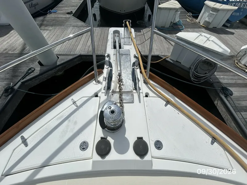Slide: The Image of 42' Sabre anchor windlass3 - 8509838