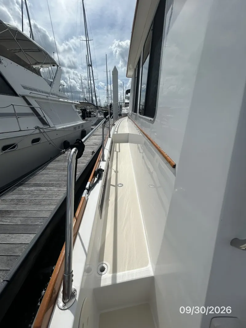 Slide: The Image of 42' Sabre port side deck1 - 8509897