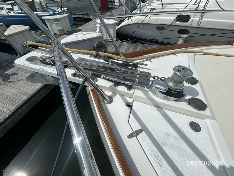 Slide: The Image of 42' Sabre anchor windlass1 - 8509839