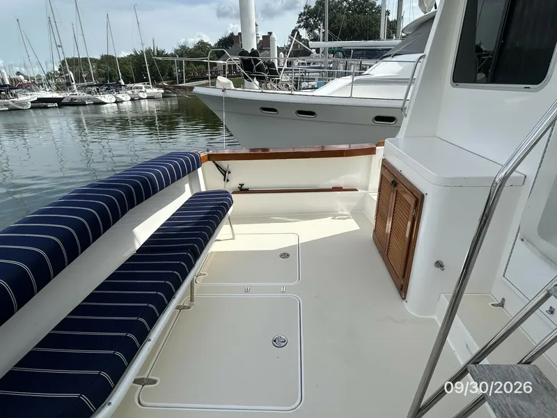 Slide: The Image of 42' Sabre cockpit port - 8509835