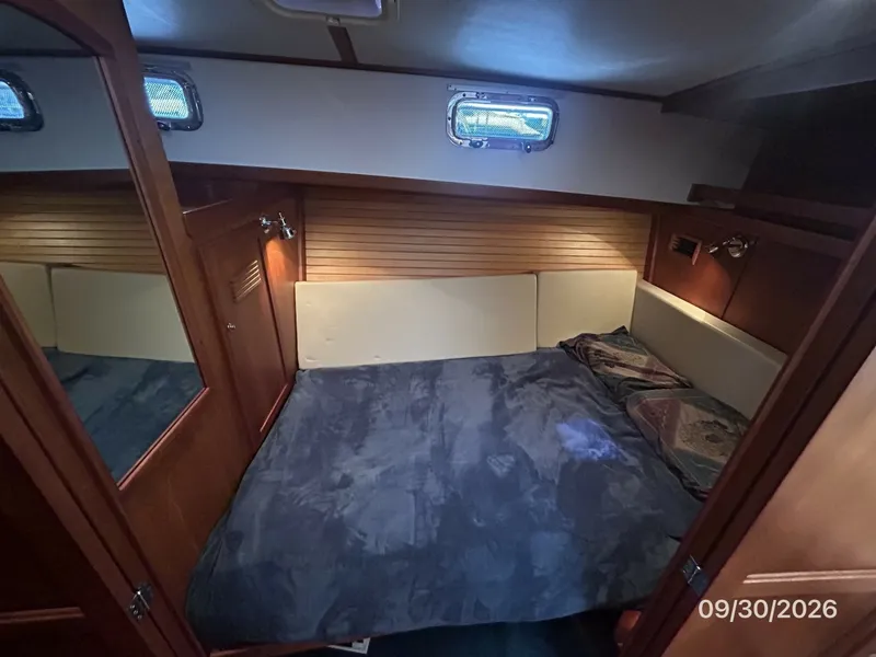 Slide: The Image of 42' Sabre guest stateroom - 8509881