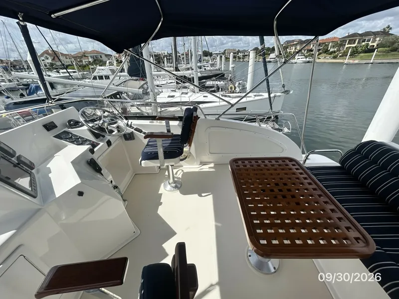 Slide: The Image of 42' Sabre flybridge starboard - 8509864