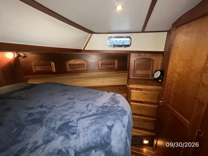 Slide: The Image of 42' Sabre master stateroom starboard - 8509891