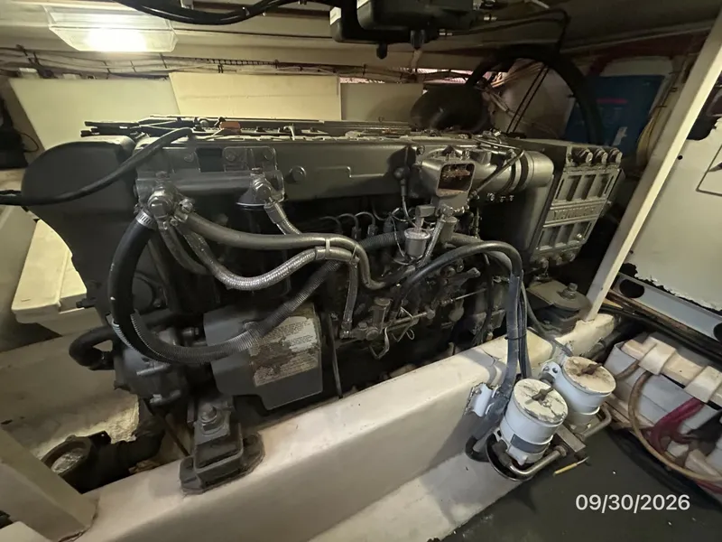 Slide: The Image of 42' Sabre starboard main engine - 8509906