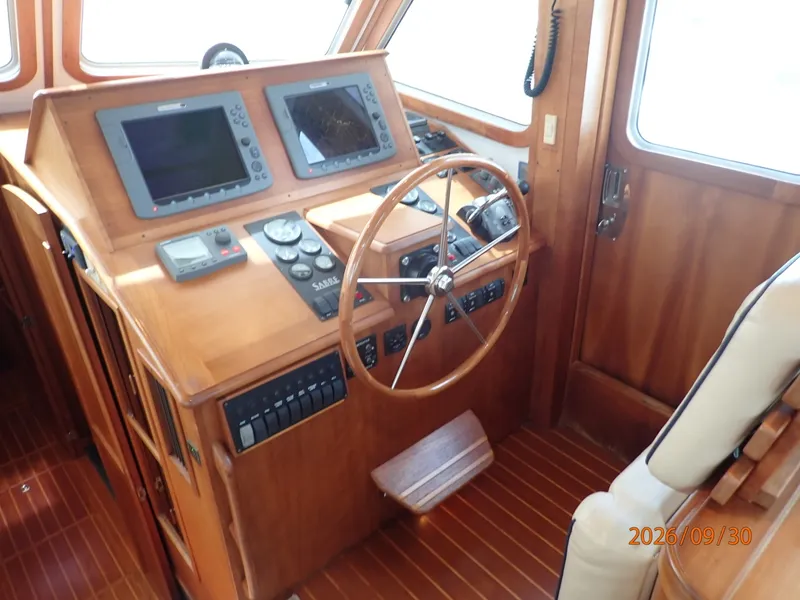 Slide: The Image of 42' Sabre lower helm1 - 8509886