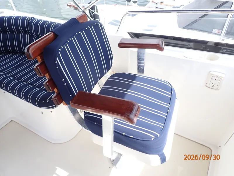 Slide: The Image of 42' Sabre flybridge mate seat - 8509859
