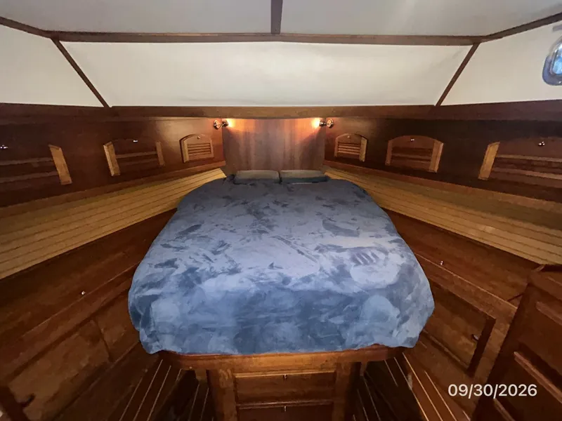 Slide: The Image of 42' Sabre master stateroom - 8509889