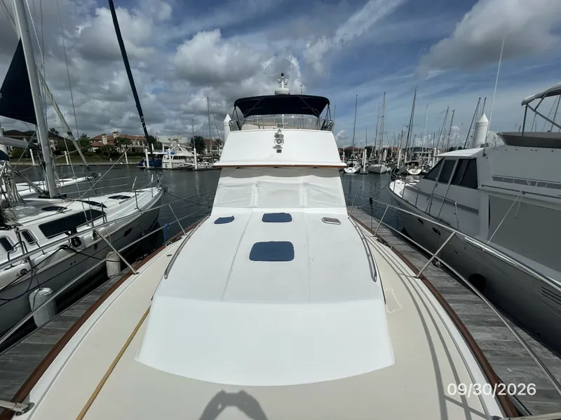Slide: The Image of 42' Sabre foredeck aft - 8509866