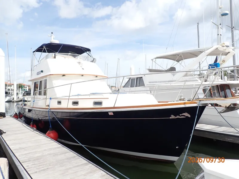 The Image of 42' Sabre starboard forward profile - 8509905