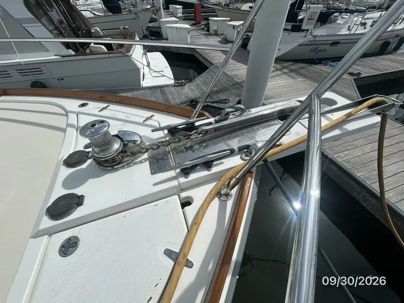 Slide: The Image of 42' Sabre anchor windlass2 - 8509840