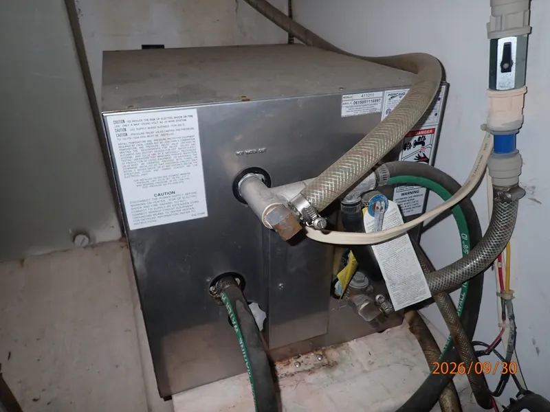 Slide: The Image of 42' Sabre water heater - 8509911