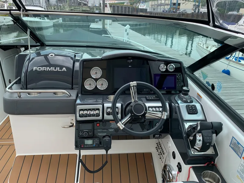 Slide: The Image of Formula 350 Crossover Bowrider OB 2021 - 8510136