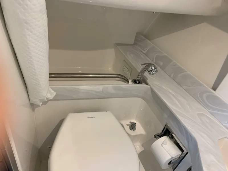 Slide: The Image of Formula 350 Crossover Bowrider OB 2021 - 8510155