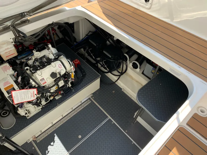 Slide: The Image of Formula 350 Crossover Bowrider OB 2021 - 8510137