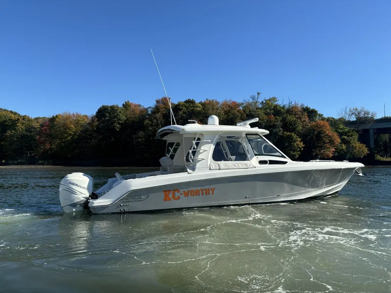 The Image of Boston Whaler 350 Realm 2018 - undefined
