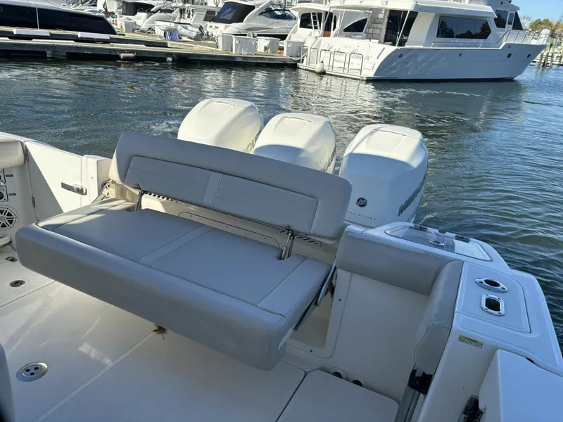 Slide: The Image of Boston Whaler 350 Realm 2018 - 8510170