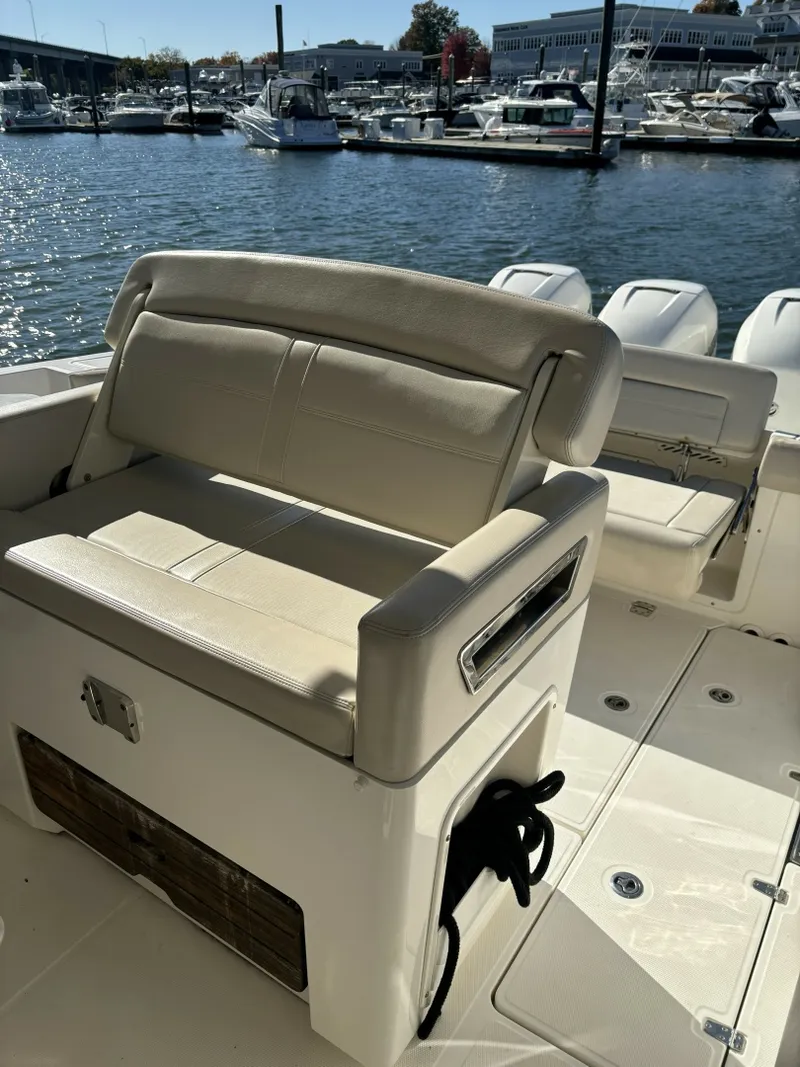 Slide: The Image of Boston Whaler 350 Realm 2018 - 8510171