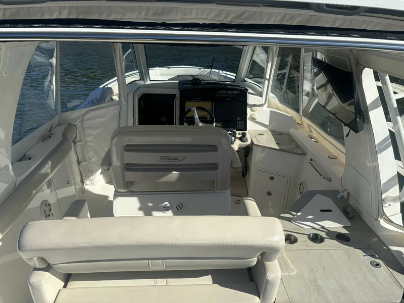 Slide: The Image of Boston Whaler 350 Realm 2018 - 8510180