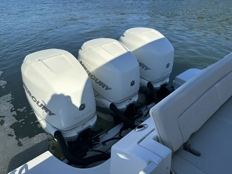 Slide: The Image of Boston Whaler 350 Realm 2018 - 8510168