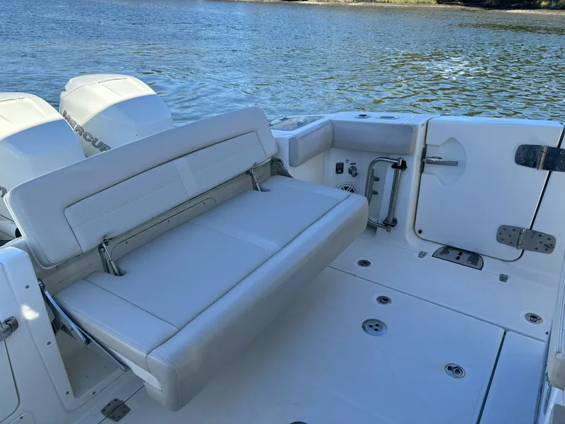 Slide: The Image of Boston Whaler 350 Realm 2018 - 8510169