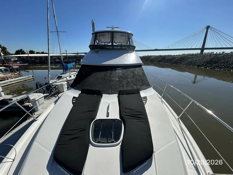 Slide: The Image of Meridian 441 foredeck aft - 8598476