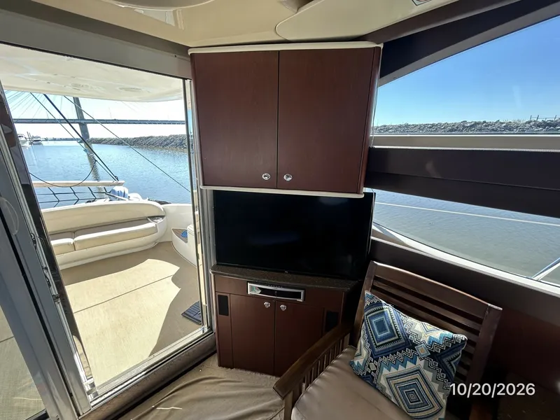Slide: The Image of Meridian 441 salon port aft - 8598505