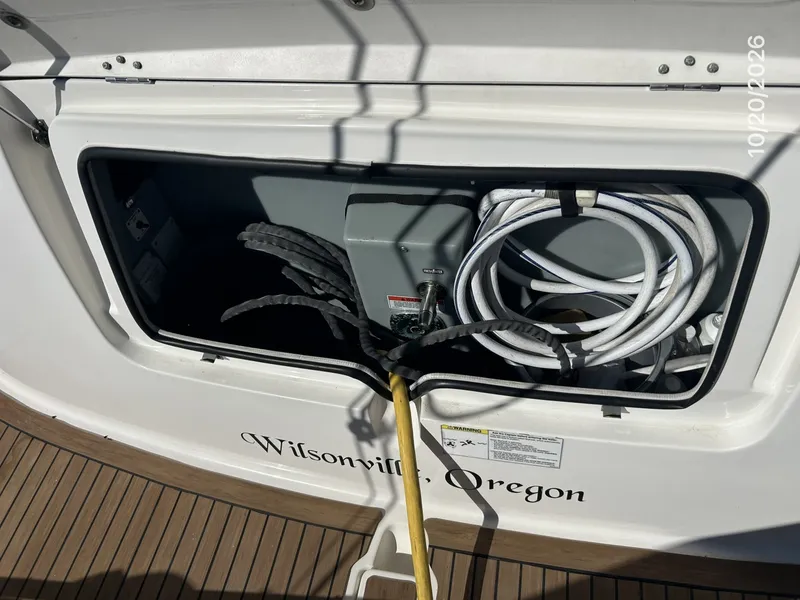 Slide: The Image of Meridian 441 transom storage - 8598525