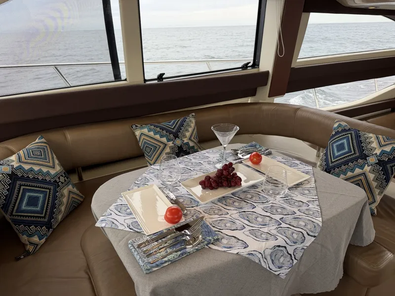 Slide: The Image of Meridian 441 salon dinette2 - 8624639