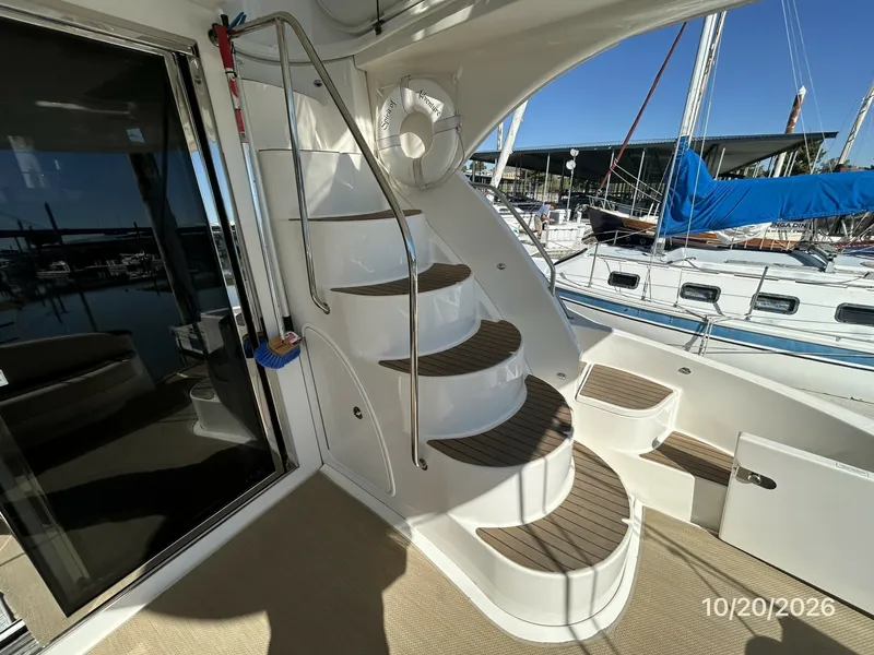 Slide: The Image of Meridian 441 aftdeck-flybridge stairs - 8598449