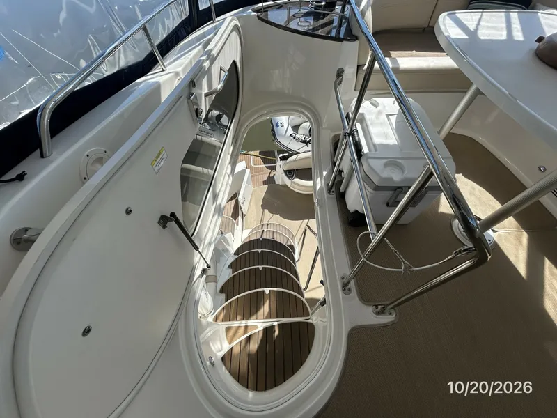 Slide: The Image of Meridian 441 flybridge-aftdeck stairs - 8598475