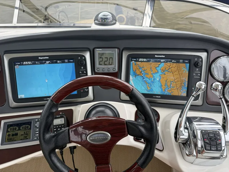 Slide: The Image of Meridian 441 flybridge helm3 - 8598467