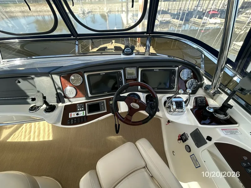Slide: The Image of Meridian 441 flybridge helm2 - 8598466