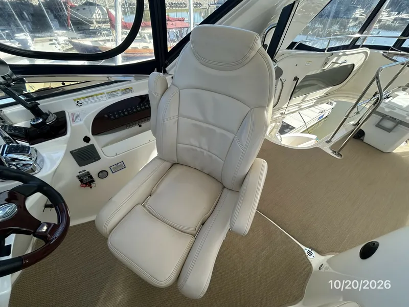 Slide: The Image of Meridian 441 flybridge helmseat - 8598468