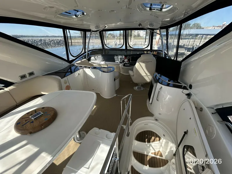 Slide: The Image of Meridian 441 flybridge forward - 8598464