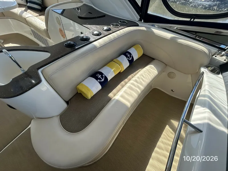Slide: The Image of Meridian 441 flybridge port forward seating - 8598470