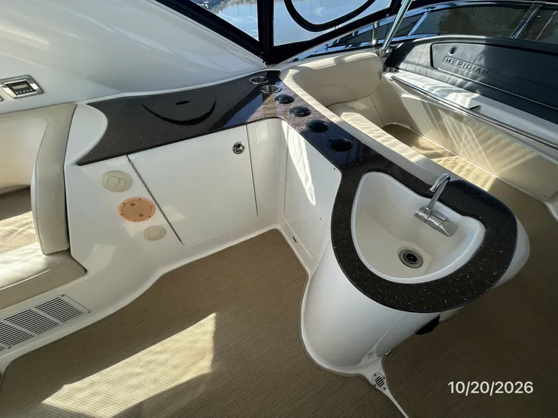Slide: The Image of Meridian 441 flybridge wetbar - 8598472