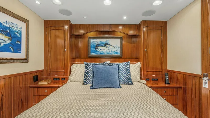 Slide: The Image of 21_2827464_2005_76_whiticar_enclosed_bridge_badonkadonk_master_stateroom_4 - 8521397