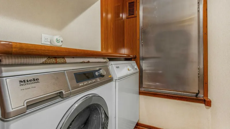 Slide: The Image of 17_2827464_2005_76_whiticar_enclosed_bridge_badonkadonk_laundry - 8521393