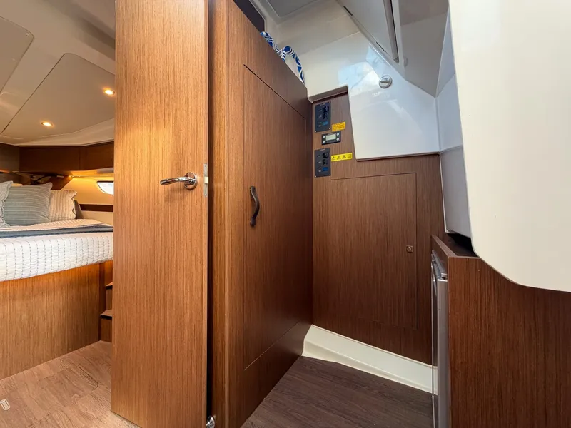 Slide: The Image of Beneteau Antares 11 Coupe 2024 - 8595166
