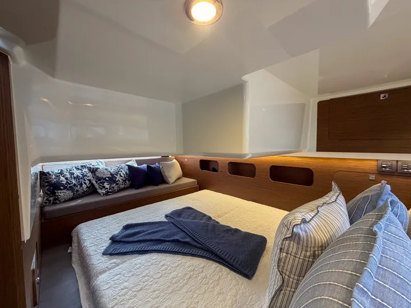 Slide: The Image of Beneteau Antares 11 Coupe 2024 - 8595144