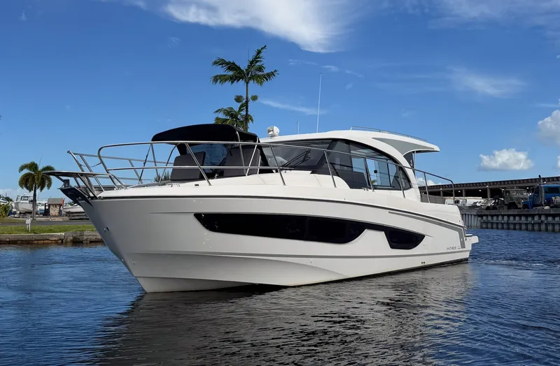 Slide: The Image of Beneteau Antares 11 Coupe 2024 - 8595114