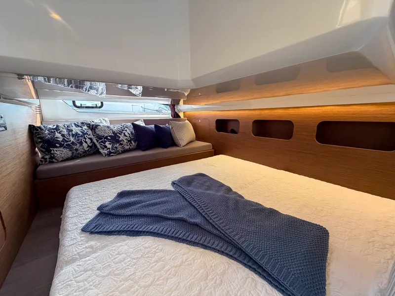 Slide: The Image of Beneteau Antares 11 Coupe 2024 - 8595142