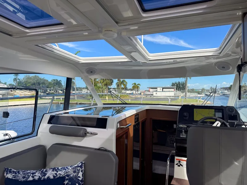 Slide: The Image of Beneteau Antares 11 Coupe 2024 - 8595163