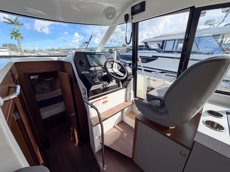 Slide: The Image of Beneteau Antares 11 Coupe 2024 - 8595150