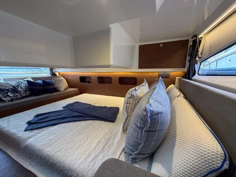 Slide: The Image of Beneteau Antares 11 Coupe 2024 - 8595143